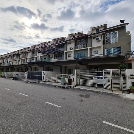 3Storey House 13Pax Family Suite 峇六拜 外观 照片