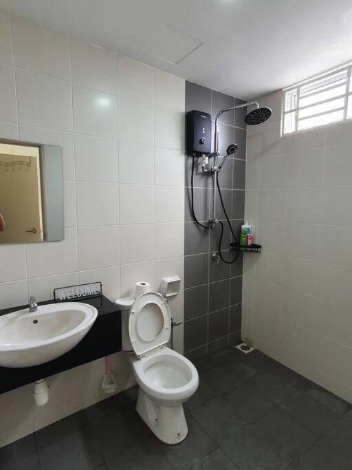 3Storey House 13Pax Family Suite 峇六拜 外观 照片