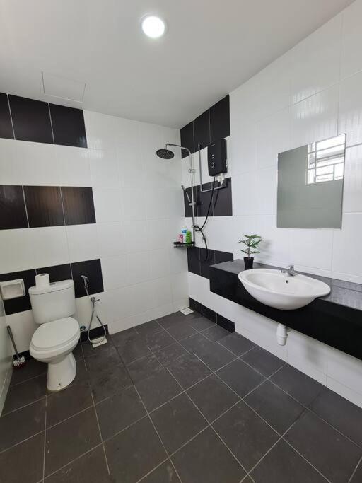 3Storey House 13Pax Family Suite 峇六拜 外观 照片